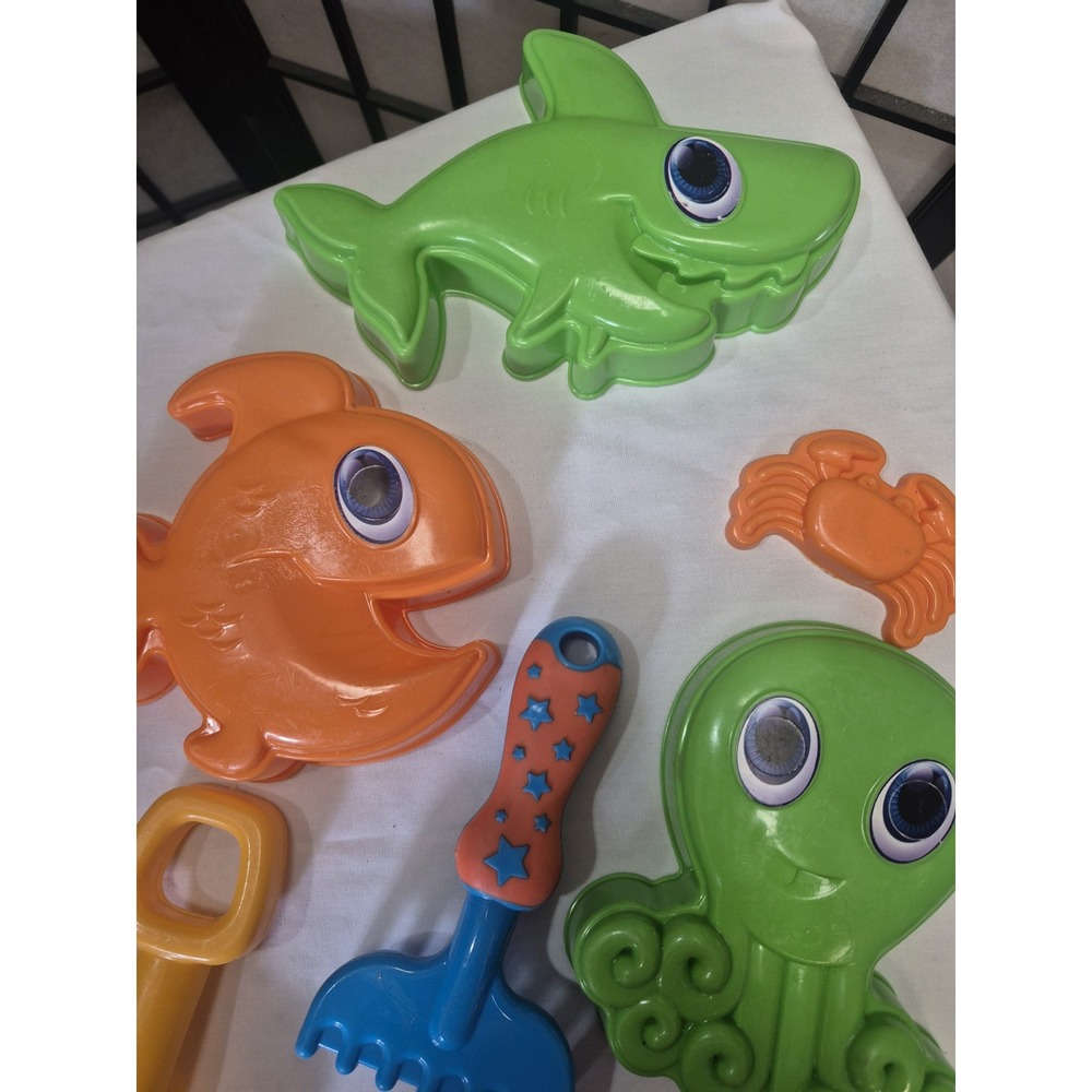 Beach Bucket Full With Sand Toys Set - Picture 3 of 6